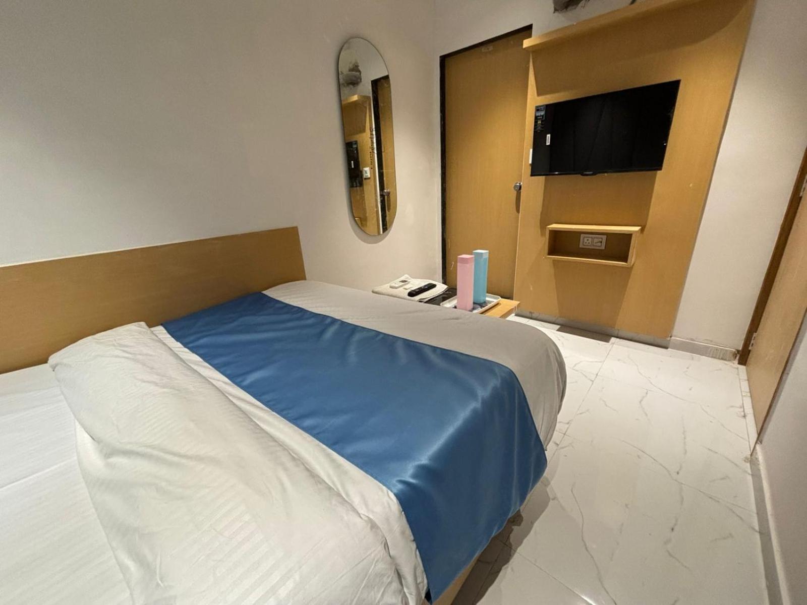 Hotel Phoniex 아흐메다바드 외부 사진