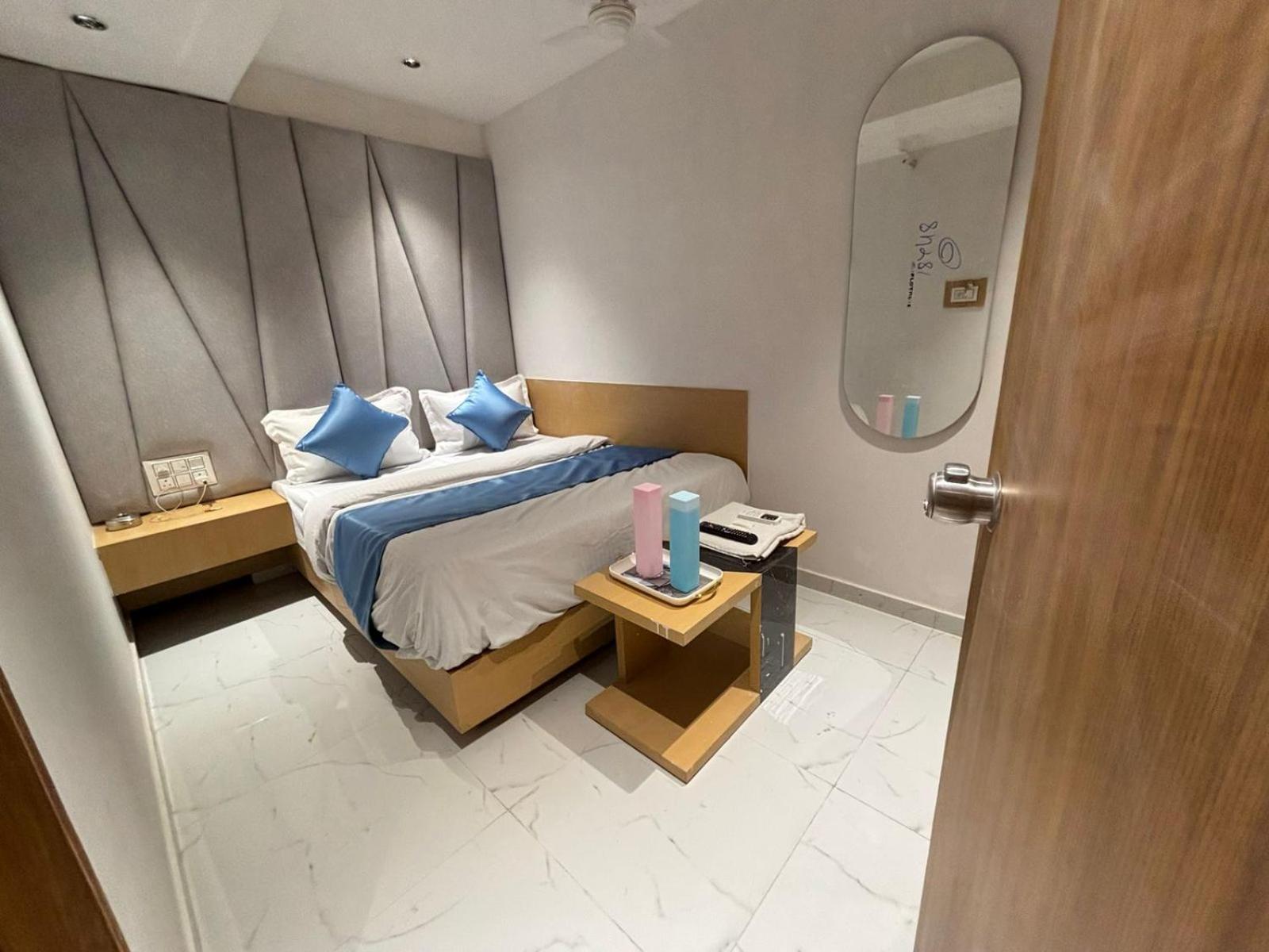 Hotel Phoniex 아흐메다바드 외부 사진